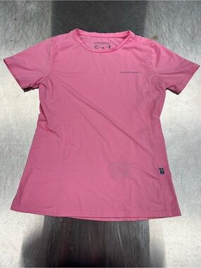 Swedemount Pink Layer 1 Performance Tee Women’s S
